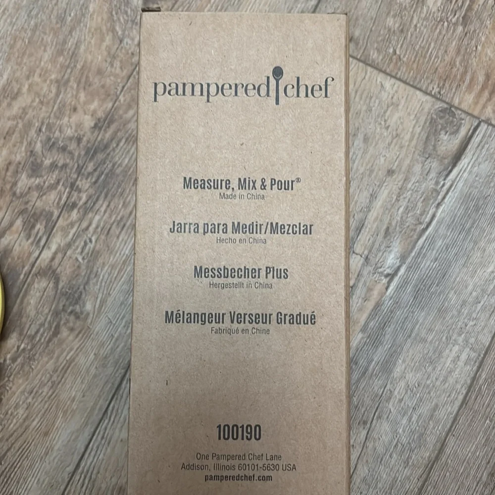 Pampered Chef Measure, Mix & Pour NIB